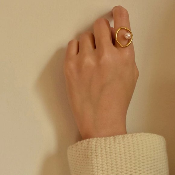 +NEW Yellow Gold Pearl Circle Adjustable Ring - Picture 3 of 7